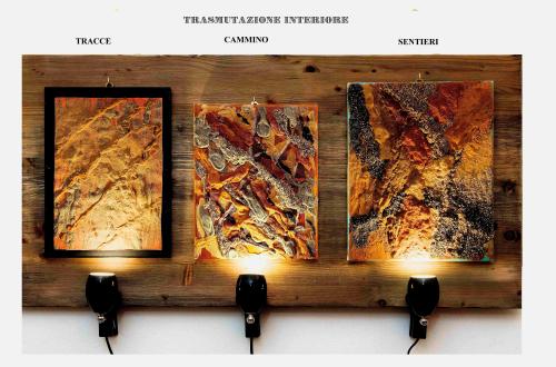 Pittura - 338 - Giuseppa-LEpiscopo - Trasmutazione-interiore - 100x50-cm - Installazione-di-tre-dipinti-ad-olio-e-sabbie-varie