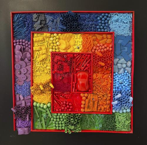 Pittura - 641 - Giorgio-Tovani - Labirinto-arcobaleno - 40x40-cm - Materica-con-oggetti-riciclati-e-non