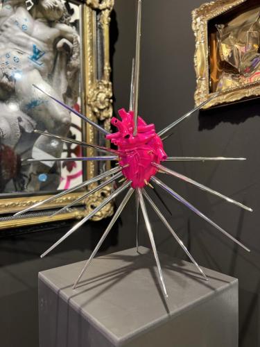 251-Filippi-Jessica-Heartstrix-Scultura-cuore-istrice-realizzato-in-resina-65x70x55-cm