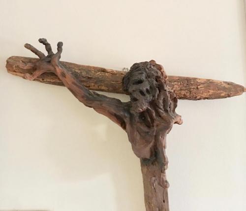 253-Massarenti-Gianfranco-Cristo-o-sofferenza-dei-profughi-Terra-cotta-e-bruciature-62x45x15-cm