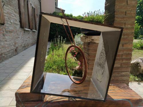 257-Gufò-Vibrazioni-Scultura-Vetro-inciso-legno-leghe-metalliche-70x70x140-cm