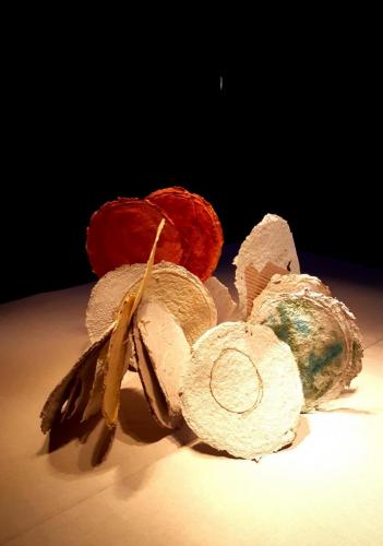 270-Poderyte-Visentin-Milda-Il-libro-rotondo-Carta-riciclata-a-mano-e-rilegatura-20x40x8-cm