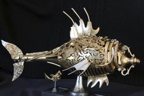 128 - Sebastien-Bietrix- - Gold-fish - 21x24-cm - Sculpture-recyclart